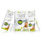 H&auml;nder som h&aring;ller i produkt f&ouml;r akneben&auml;gen hud